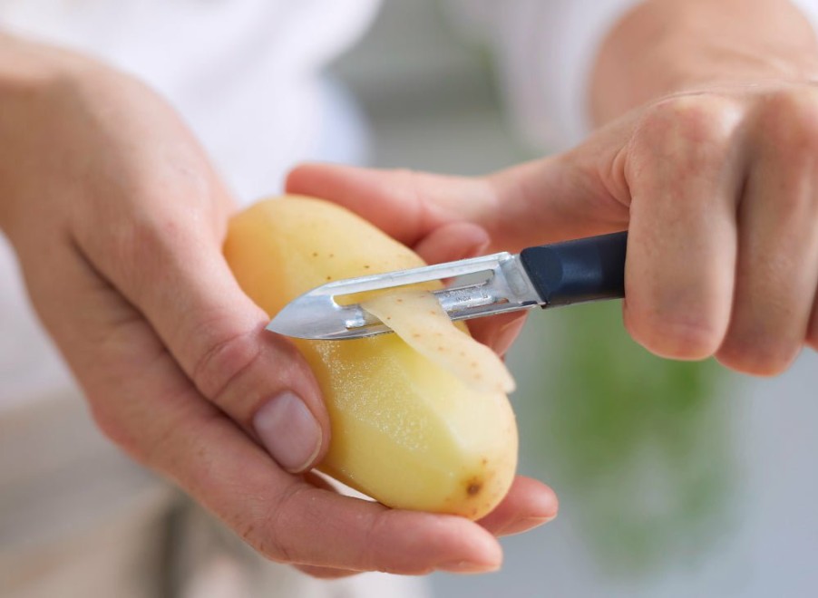 Opinel Opinel No.315 Essentiels+ Peeler - Blue | Kitchen Knives